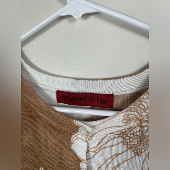 LOVE SCARLETT Blouse Buttons Beige Brown Floral Women's Size M NWT - Picture 5 of 14